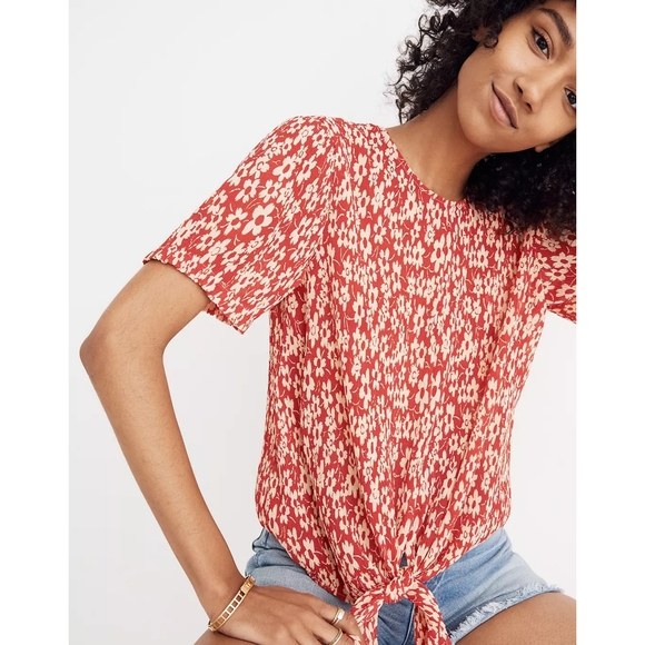 Madewell Crinkled Button-Back Tie-Front Tee - Picture 2 of 7